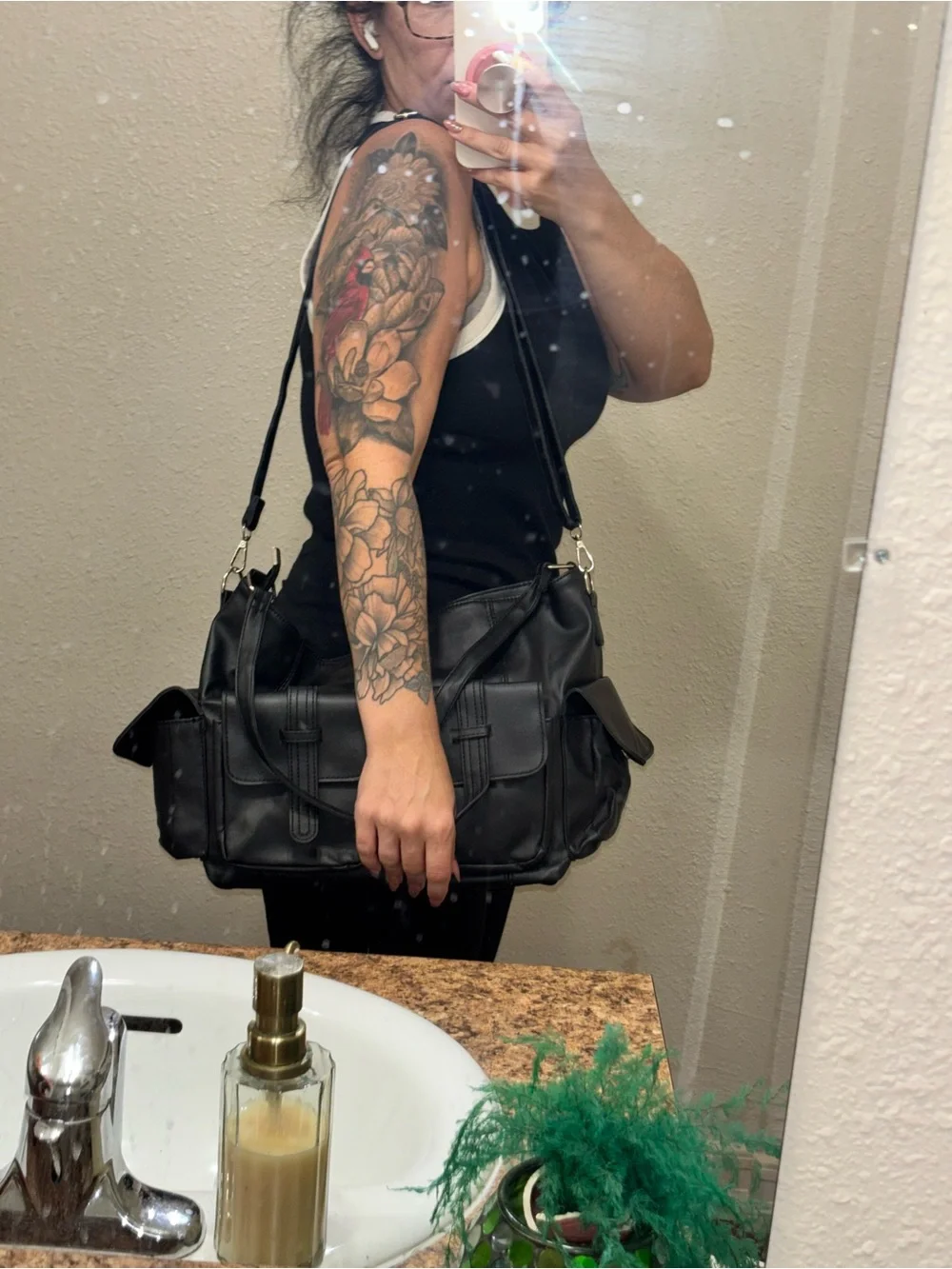 Source Unknown Black Shoulder Bag with Front Pockets